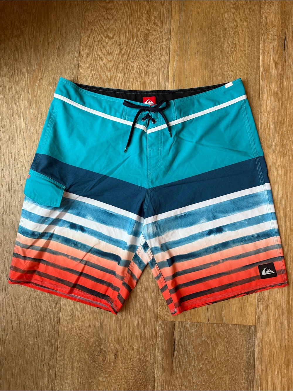 Quiksilver Men’s NWOT Stripe Board Shorts size 38